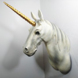 Streamline ATTACK PLAQUE UNICORN White