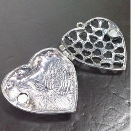 Virginia Elegant Champagne Topaz Crystal heart shape Magnetic open Owl pendant box 