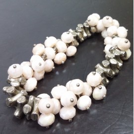 Virginia Vintage Creamy White Quartz Chalcedony metal pillars elastic bracelet 